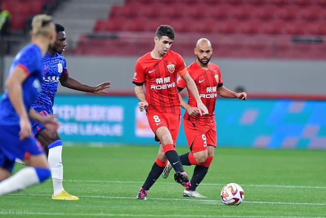 上海海港发布备战花絮，今夜官宣签约，西甲任务艰巨，心理建设被强调(南海是公海还是内海)