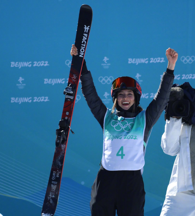 开云体育-Doinb回归赛场，逆转首场状态亮眼，巴塞罗那观众沸腾！的简单介绍