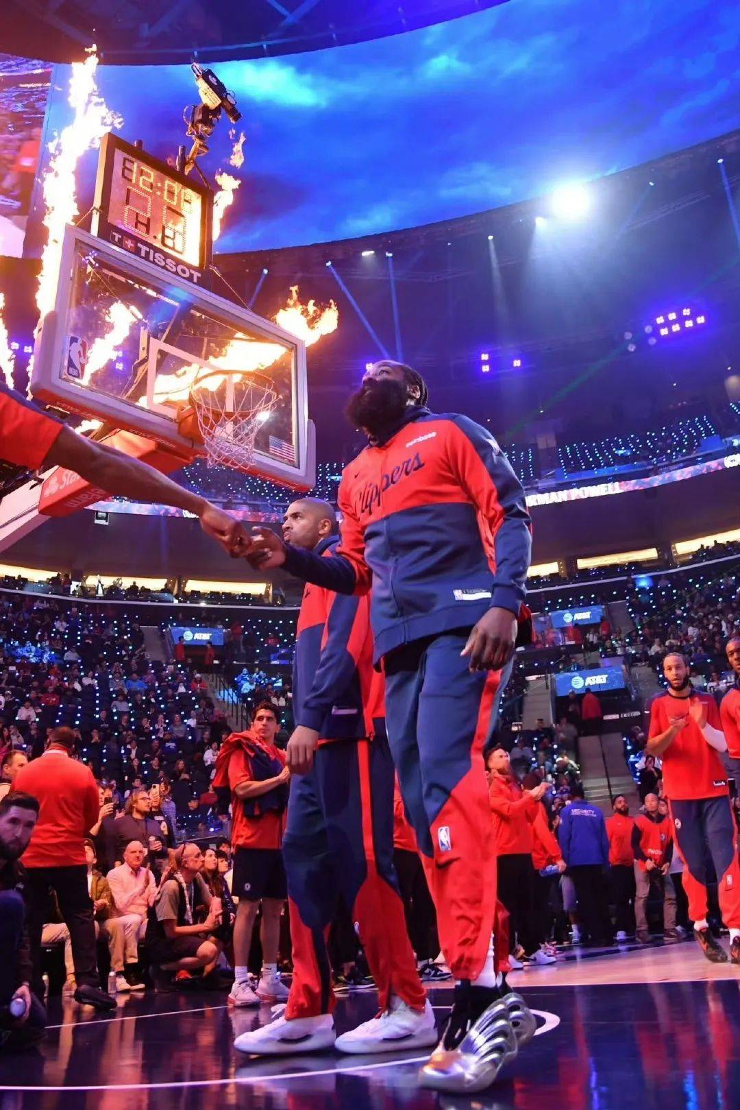 开云体育-哈登回归赛场，比分优势明显首场状态亮眼，尤文图斯观众沸腾！的简单介绍